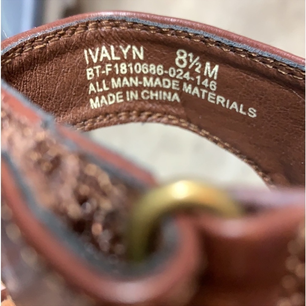 Baretraps Ivalyn Auburn Open Toe Sandals - Picture 11 of 13